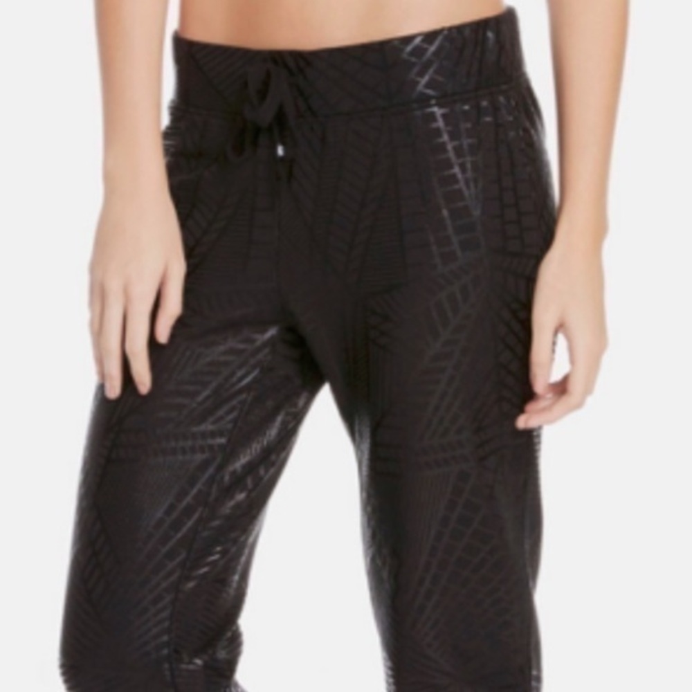 FABLETICS Size Medium Kimberley Capri Sweatpant NWOT